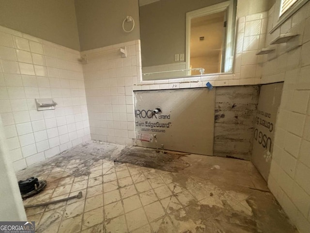 3488 Richmond Dr SE, Conyers, GA 30094 - bathroom featuring tile walls