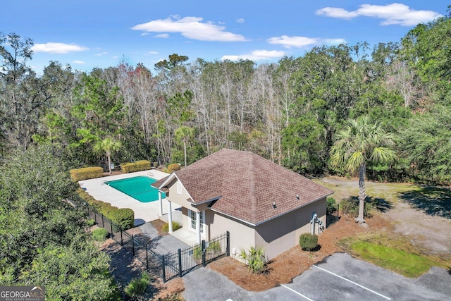 drone / aerial view featuring a view of trees