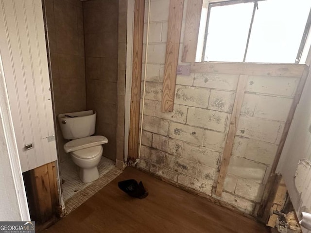 3025 Mckenzie Rd, Atlanta, GA 30344 - bathroom with wood finished floors and concrete block wall