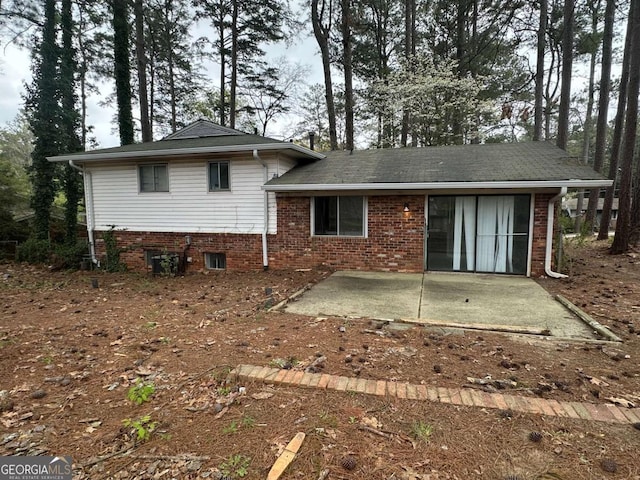 3025 Mckenzie Rd, Atlanta, GA 30344 - back of property with a patio