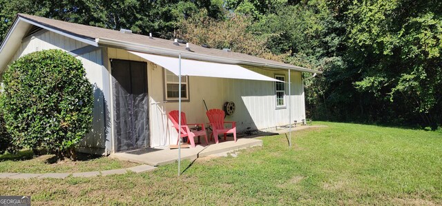exterior space featuring a yard