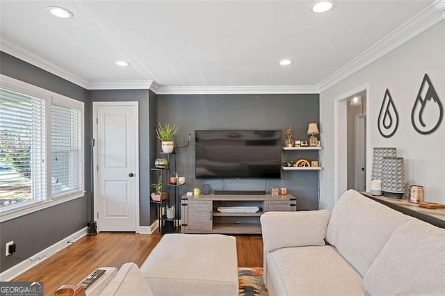 living area with baseboards, recessed lighting, wood finished floors, and ornamental molding