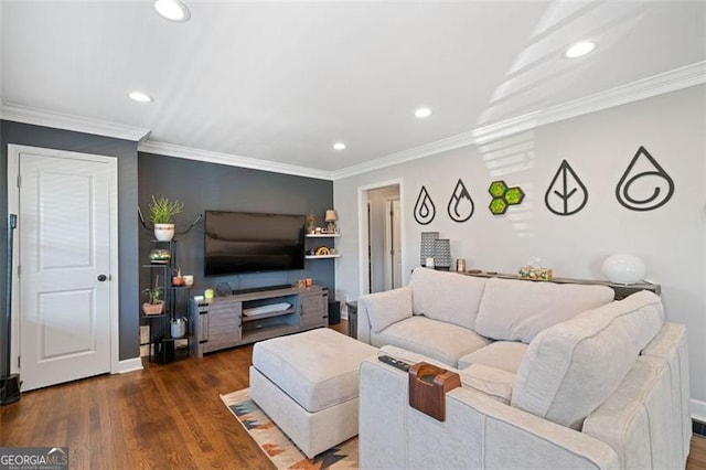 living area with baseboards, ornamental molding, wood finished floors, and recessed lighting