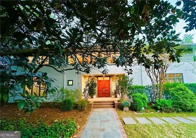 view of exterior entry with stucco siding