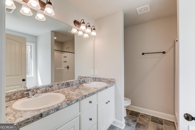 full bath with toilet, a sink, baseboards, and visible vents