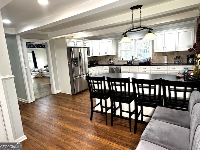 dining space featuring recessed lighting, dark wood-type flooring, and baseboards