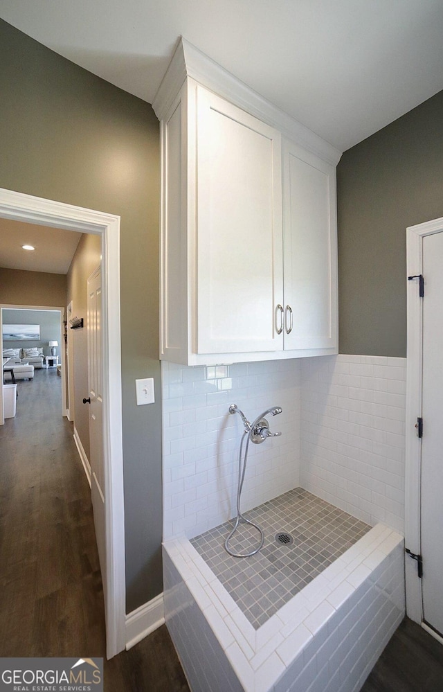 2587 Moons Grove Church Rd, Colbert, GA 30628 - bathroom with wood finished floors and tiled shower