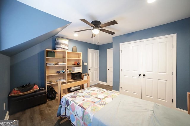2587 Moons Grove Church Rd, Colbert, GA 30628 - bedroom featuring dark wood-style flooring, ceiling fan, recessed lighting, and a closet