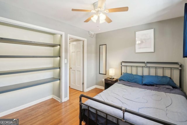 bedroom featuring wood finished floors, baseboards, and a ceiling fan