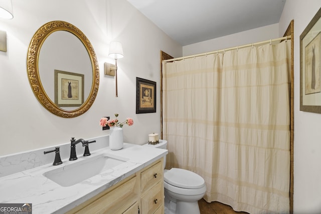 full bathroom with toilet, curtained shower, and vanity