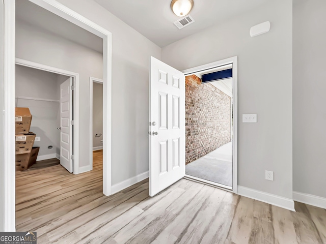 131 Hunts Mill Cir, Griffin, GA 30224 - entryway with wood finished floors and brick wall