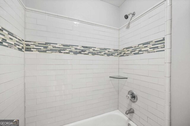 4522 Willow Oak Trl, Powder Springs, GA 30127 - bathroom featuring shower / tub combination