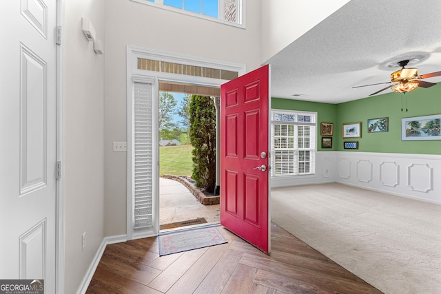 foyer entrance featuring a ceiling fan and a textured ceiling
