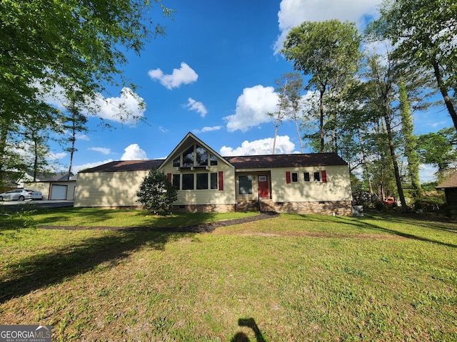 view of front of property featuring a front yard and crawl space