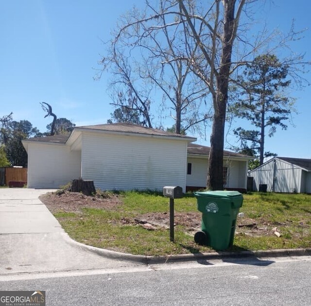view of side of property with driveway