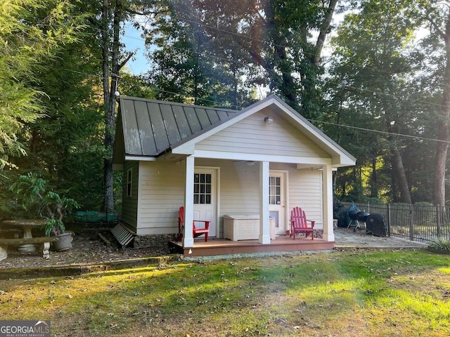 272 Sleepy Hollow Rd, Lafayette, GA 30728 - new england style home featuring fence, aphalt driveway, a front lawn, and an attached garage