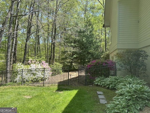 272 Sleepy Hollow Rd, Lafayette, GA 30728 - view of yard with fence and an attached garage