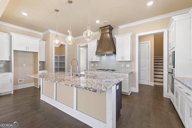 kitchen featuring a sink, dark wood-style floors, visible vents, stainless steel appliances, and custom range hood