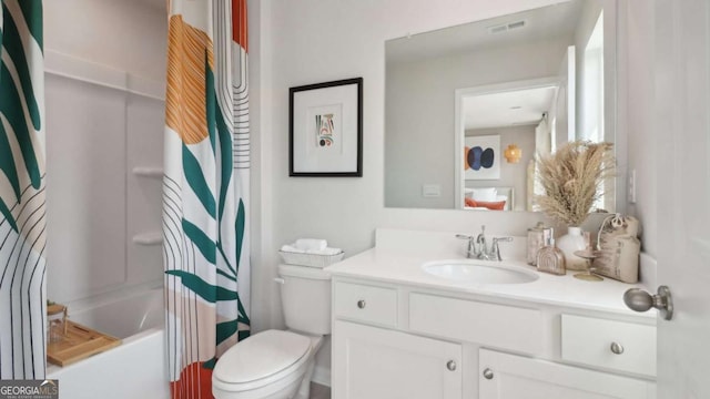 bathroom with visible vents, toilet, vanity, and shower / bath combo