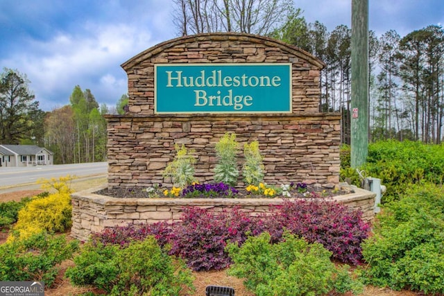 view of community / neighborhood sign