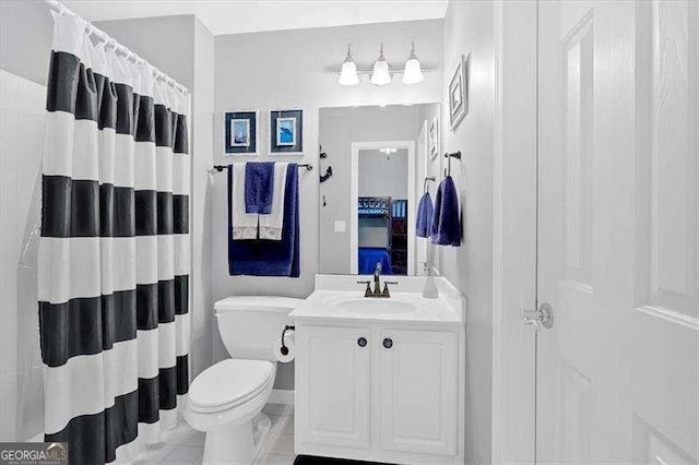 full bath featuring toilet, curtained shower, and vanity