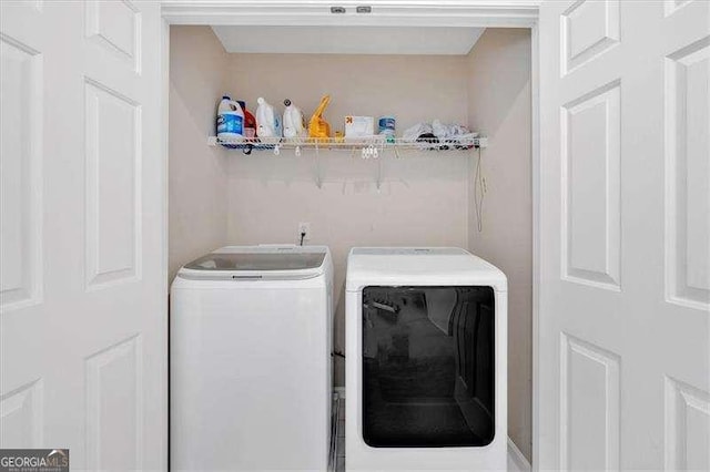 laundry area with laundry area and washing machine and clothes dryer