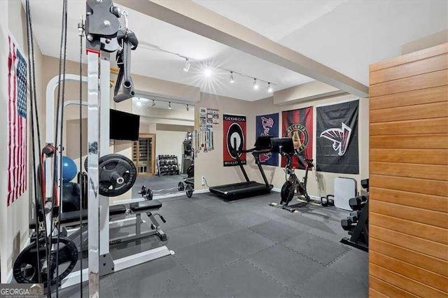 workout room featuring track lighting