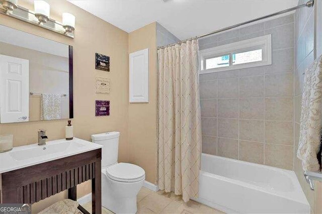 full bath featuring shower / bath combination with curtain, vanity, toilet, tile patterned floors, and baseboards