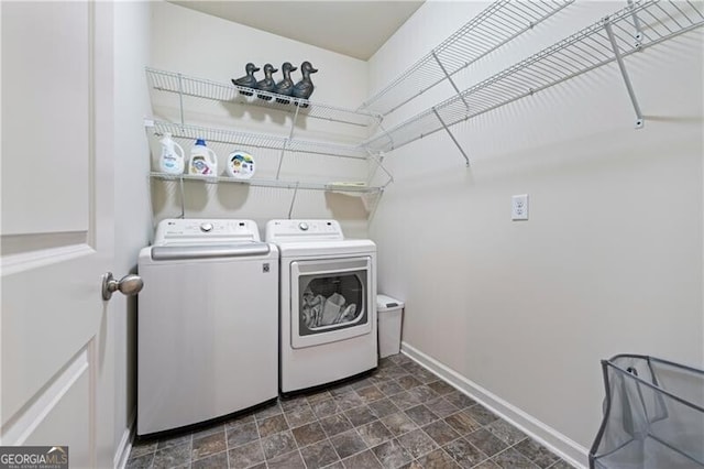 715 Saybeck Way, Milton, GA 30004 - laundry area featuring independent washer and dryer, baseboards, and stone finish flooring