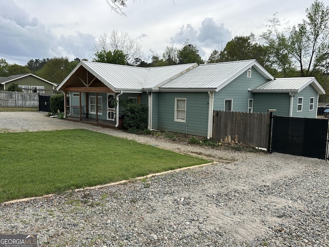 6121 N Main St SE, Acworth, GA 30101 - view of front facade with a porch, fence, and driveway