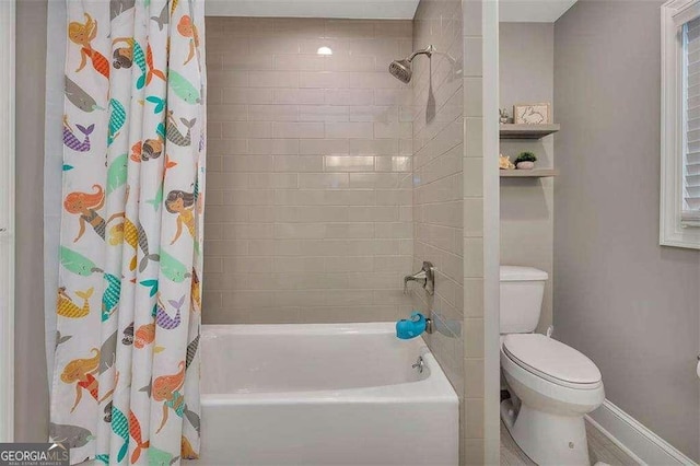 123 E Commons Dr, Saint Simons, GA 31522 - bathroom with shower / tub combo with curtain and toilet