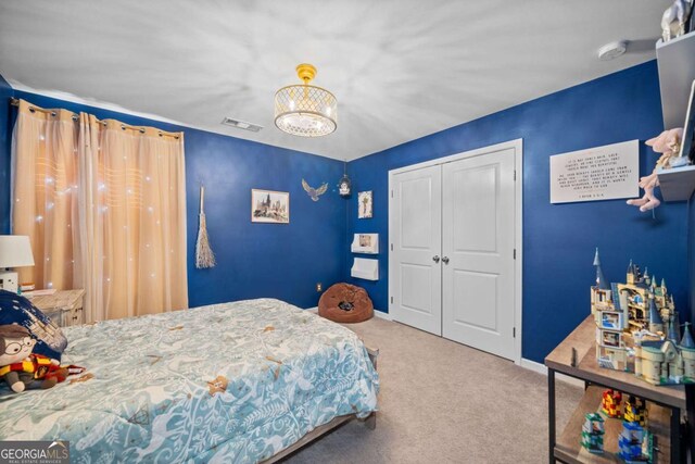 127 Crest Brooke Dr, Canton, GA 30115 - bedroom with carpet, baseboards, a chandelier, visible vents, and a closet