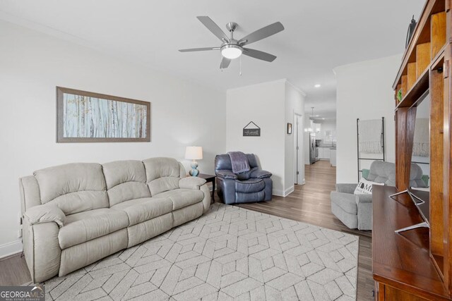 living area featuring baseboards, wood finished floors, recessed lighting, and ceiling fan