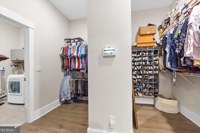 432 Horizon Trl, Canton, GA 30114 - walk in closet featuring washer / clothes dryer and wood finished floors