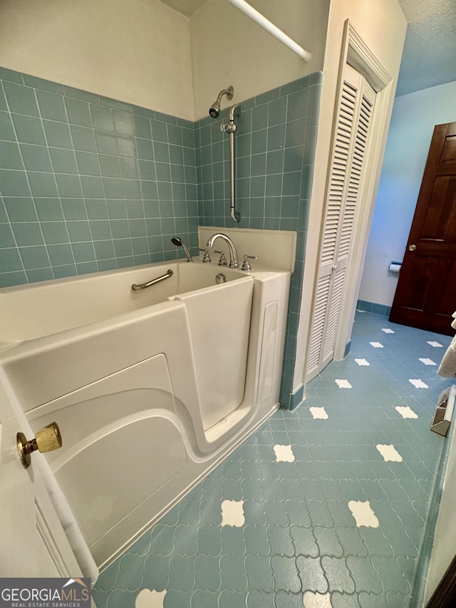 839 Golf Dr, Swainsboro, GA 30401 - full bath featuring a closet, walk in shower, and a bathing tub