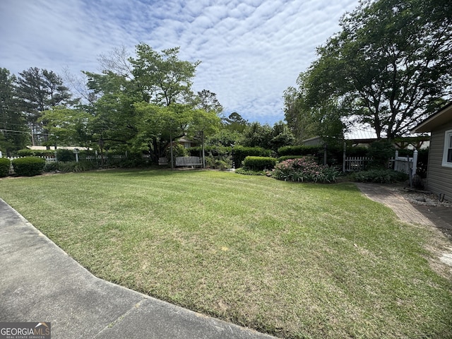839 Golf Dr, Swainsboro, GA 30401 - view of yard featuring fence