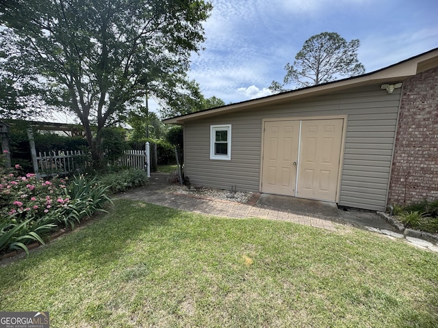 839 Golf Dr, Swainsboro, GA 30401 - view of outdoor structure with fence
