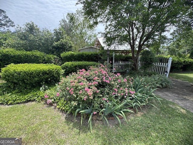 839 Golf Dr, Swainsboro, GA 30401 - view of yard with fence