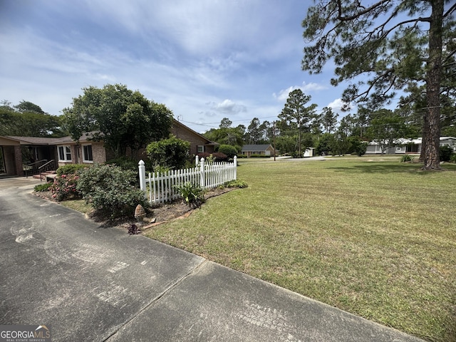 839 Golf Dr, Swainsboro, GA 30401 - view of yard featuring fence