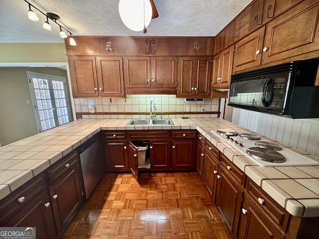 839 Golf Dr, Swainsboro, GA 30401 - kitchen featuring white electric stovetop, a peninsula, tile countertops, a textured ceiling, and a sink
