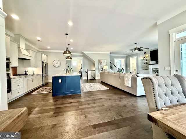 305 Red Gate Ln, Canton, GA 30115 - kitchen featuring crown molding, open floor plan, a ceiling fan, and premium range hood