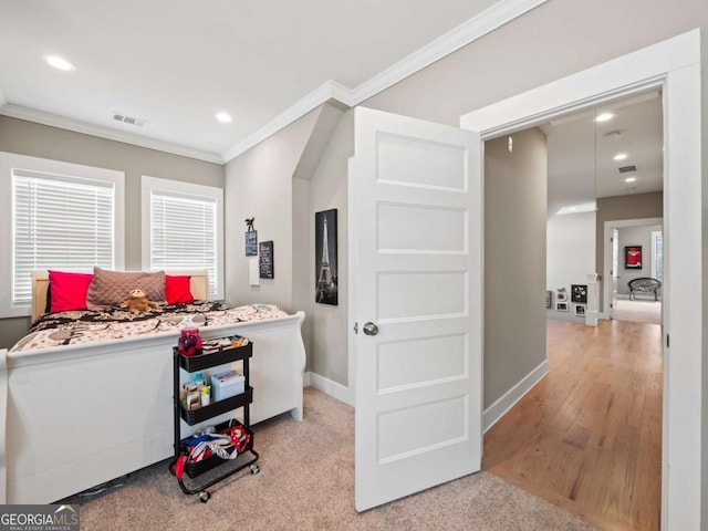 bedroom featuring crown molding, recessed lighting, baseboards, light wood finished floors, and visible vents