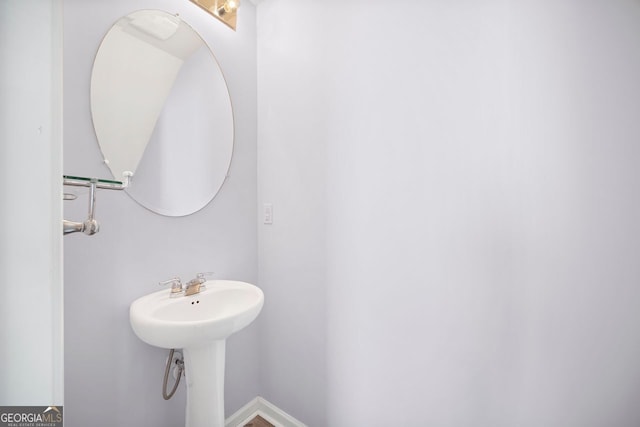 bathroom featuring a sink