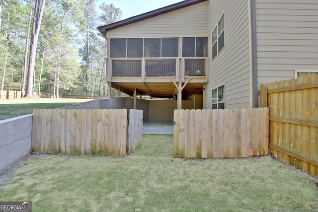 53 Gordon Manor Ct, Senoia, GA 30276 - rear view of house with a sunroom