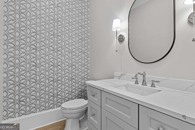 full bathroom with a shower with shower curtain, toilet, and vanity