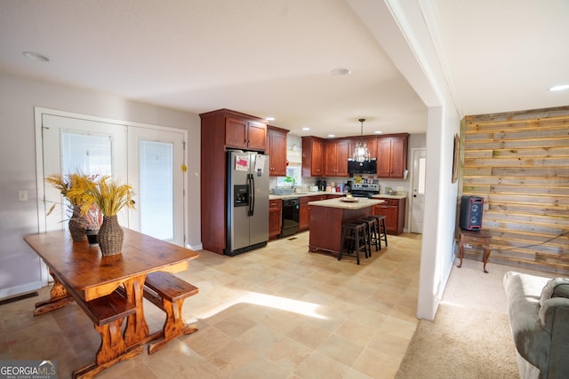 kitchen with light countertops, a kitchen bar, recessed lighting, stainless steel appliances, and a center island