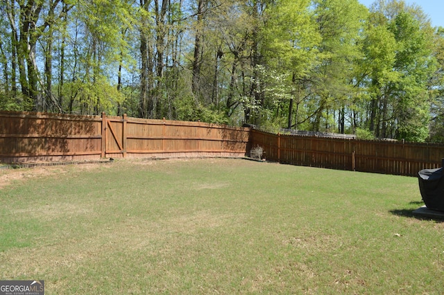 view of yard featuring a fenced backyard