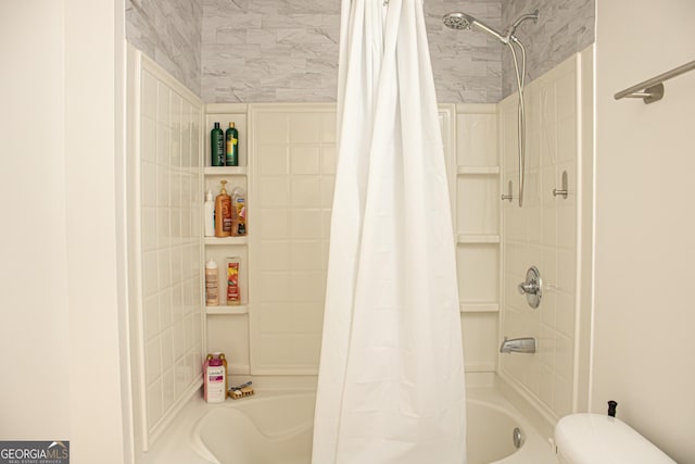 bathroom featuring toilet and shower / tub combo