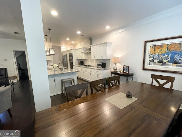 dining space with dark wood-style floors, ornamental molding, visible vents, recessed lighting, and a toaster
