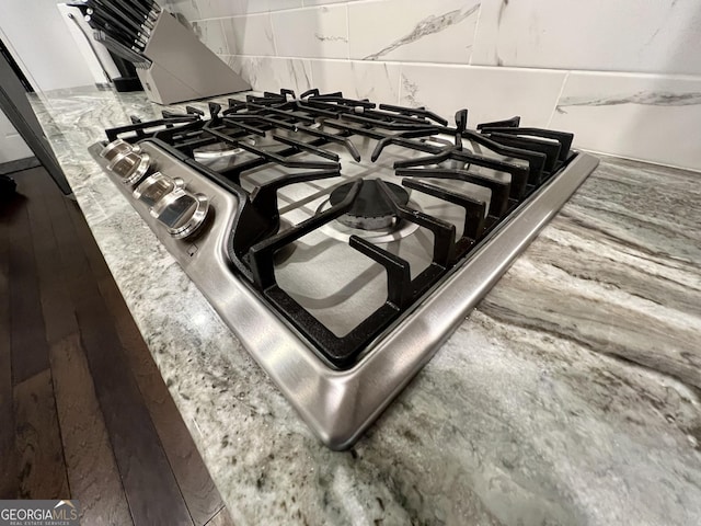 details with tasteful backsplash and range